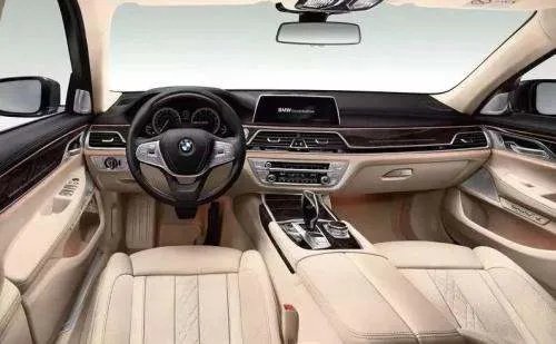 请问宝马X7价格是多少?目前值得入手么?