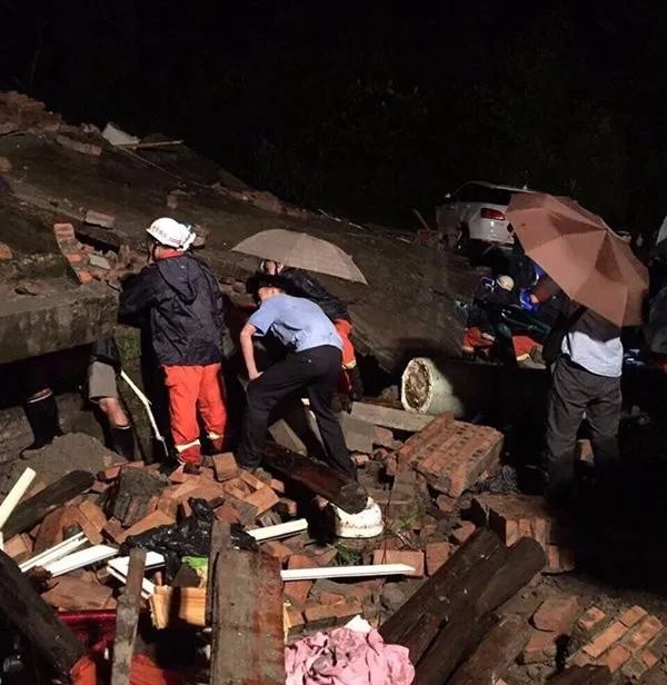 雅安山体垮塌的原因是什么？