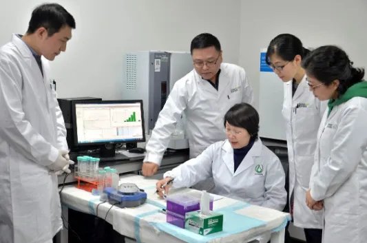 我国阿尔茨海默病患者超千万,导致患病的主要因素是什么?