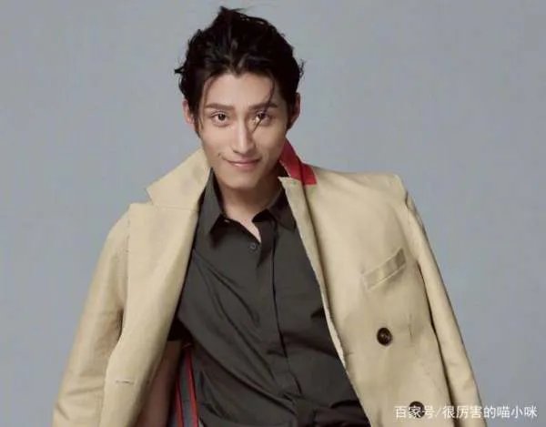 窦骁何超莲的爱情故事，频繁上热搜，“赌王赘婿”头衔，他还能坚持多久？