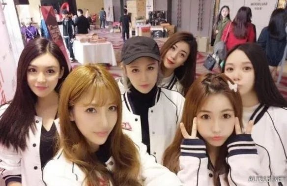 LGD女子战队招人 要求附三张以上生活照 被网友狂喷!