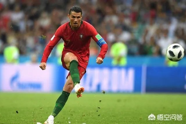 西葡大战C罗上演帽子戏法，打进第一粒点球之后，C罗的庆祝动作有什么特殊含义吗？