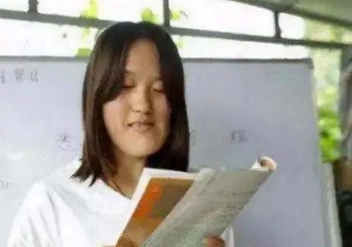 歪脸女孩赵宏秋整容成功后舍百万年薪当老师，后来怎样了？