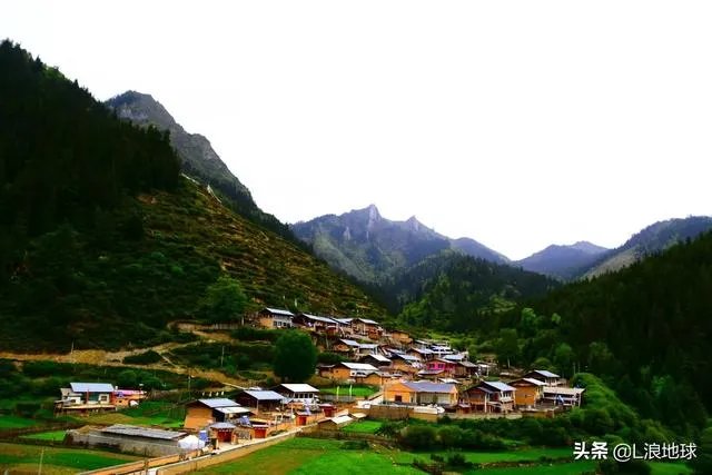 驴友拿出她的吃的跟我们分享