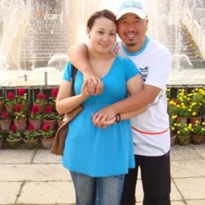 王小利老婆李琳生活照片 搭档媳妇一起找“买一送一”