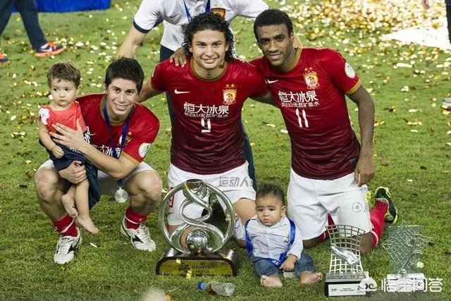 大邱球员疑似集体向恒大球员鞠躬，这是韩国足球文化还是在送别过气的亚冠冠军？