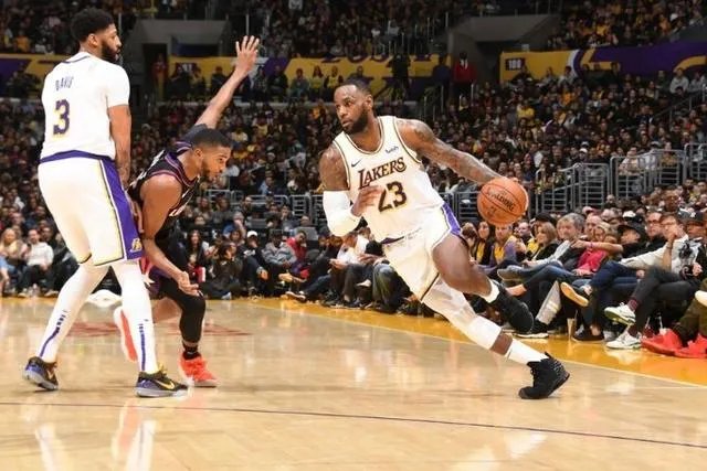 湖人战胜太阳，三分只进了7个，湖人的三分还有救吗？