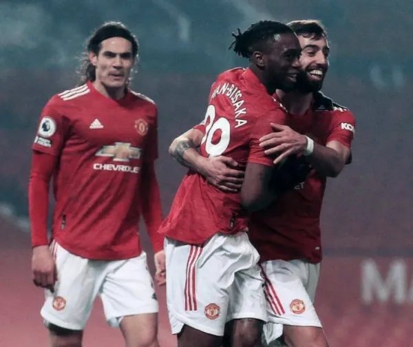 九人踢比赛的南安普顿惨败曼联，被罚下了哪两名队员？