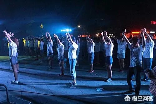 广场舞大妈，是如何成为人们心中的热门？