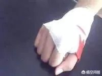 山东滨州一病人突然去世，家属聚在医院门口哭诉：为什么拖着不检查。你咋看？