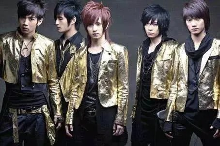 在刘洲成被曝家暴时，为何前队友李茂会亲自下场开撕？