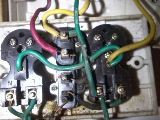 没有工具怎么测试零线火线