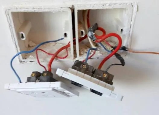 没有工具怎么测试零线火线