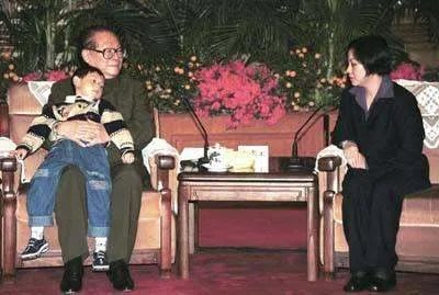 王伟老婆现在是军人吗