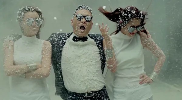 有哪些毫无逻辑却很红的歌词？