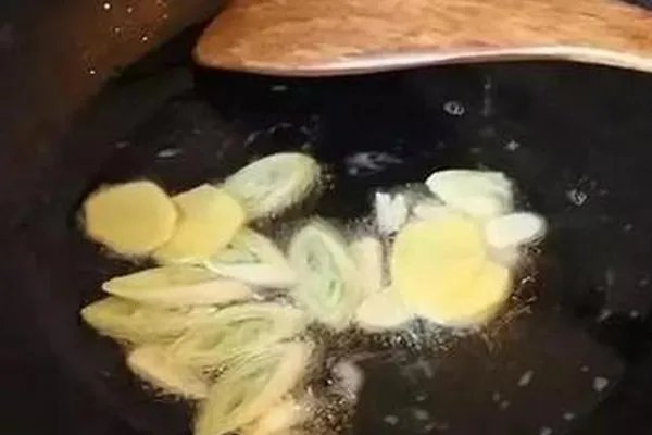 清汤火锅底料有怎样的做法？