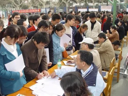 西安那么多高校大学生,为什么毕业大部分都选择离开?