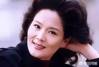 恋爱先生里的杨阿姨扮演者是谁？是何赛飞吗？