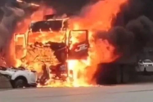 云南玉溪三车追尾致5死1伤,造成此起交通事故的原因是什么?