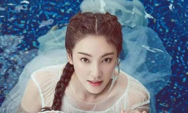 唯一不怵宁静的是张雨绮，两人把杜华怼翻，却让人好感度最高。后来怎样？