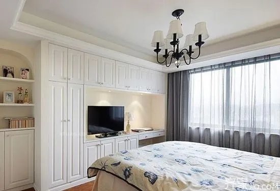 电视机别正对睡床  卧室电视机摆放风水禁忌