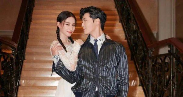 窦骁何超莲的爱情故事，频繁上热搜，“赌王赘婿”头衔，他还能坚持多久？