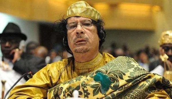 卡扎菲推翻了伊德里斯王朝，架子大的他当年访华时到底有多牛？