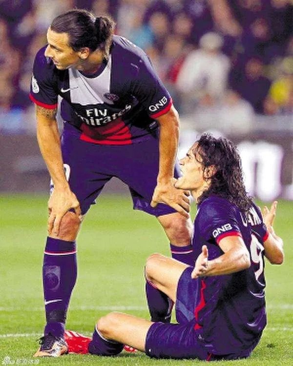 为什么卡瓦尼不敢惹伊布,但是对内马尔很不友好?