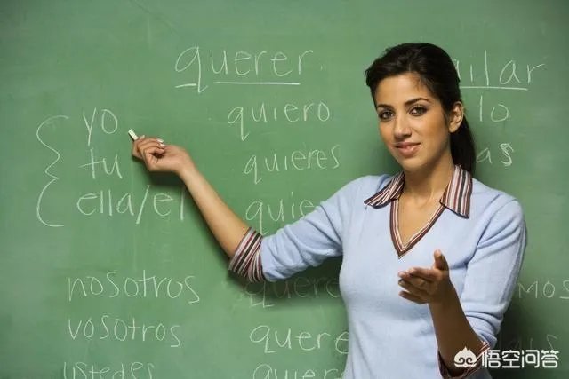 年轻柔弱的女老师当班主任，该怎么管好一个班的学生？