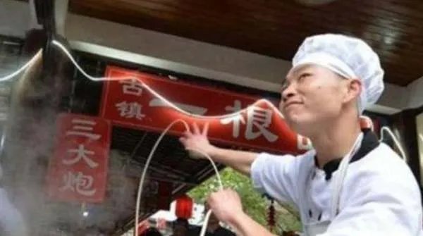 当年那个为了女粉丝，辞职回家结婚的“拉面哥”，他后来还好吗？