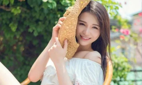 孟美岐曾在明日之子被“划水怪”气哭,努力的人会嫉妒幸运的人吗?