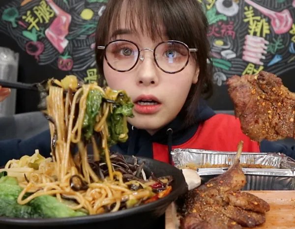 网红大胃王们的吃播到底造成多少浪费？