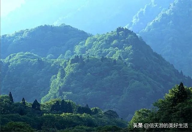 驴友拿出她的吃的跟我们分享