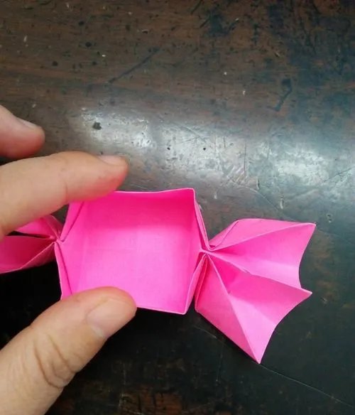 怎么用折纸制作糖果盒子