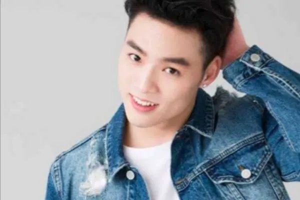 之前爆出董又霖和自己女神金晨在一起，为什么短短几天之内又爆分手？