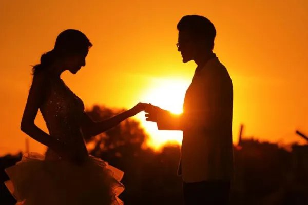 郎朗称不敢再让老婆拿行李：面对身边大男子注意的男人应该怎么办？