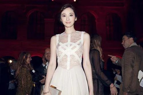 有望转正的吴佩慈为什么不做自己的豪门？