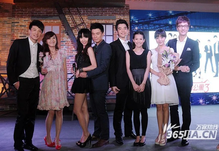 爱情公寓423集片头从第一部到第四部回顾的音乐（刚开始）