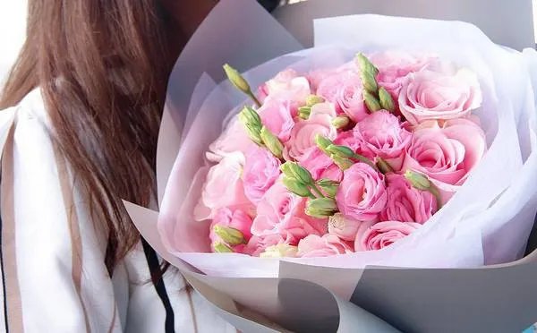 给女朋友买什么礼物好 第一次送女朋友什么礼物好