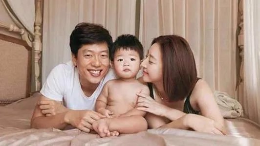 凌潇肃和唐一菲结婚后，一家人现况如何？