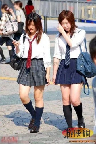 日本妹子校服实拍 清纯又邪恶的少女身体