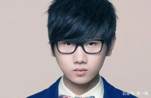 汪苏泷新恋情疑似曝光,被拍到和美女亲密拥吻,还有人记得这位歌手吗?