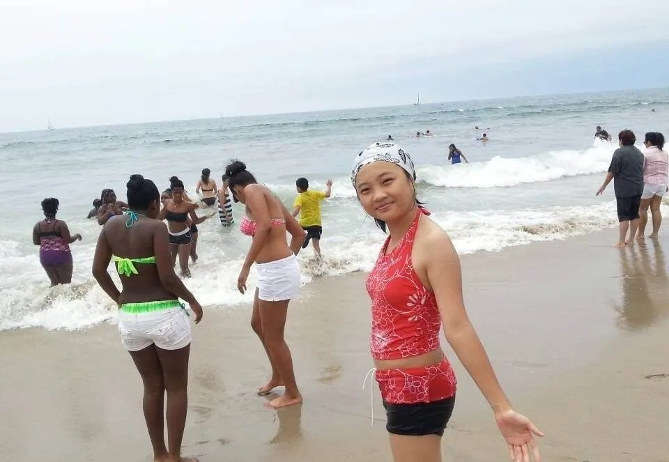 林妙可携全家去夏威夷度假 穿泳衣身体已发育！