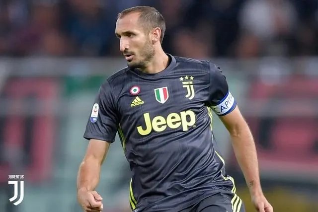 怎么评价《天下足球》评选的“黄金十年”最佳阵容？