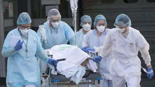 美国单日新增新冠肺炎超7.4万例，美国为何防不住疫情？