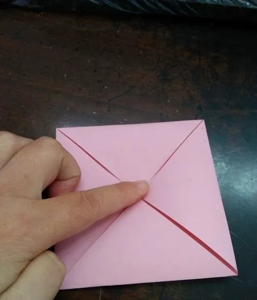 怎么用折纸制作糖果盒子