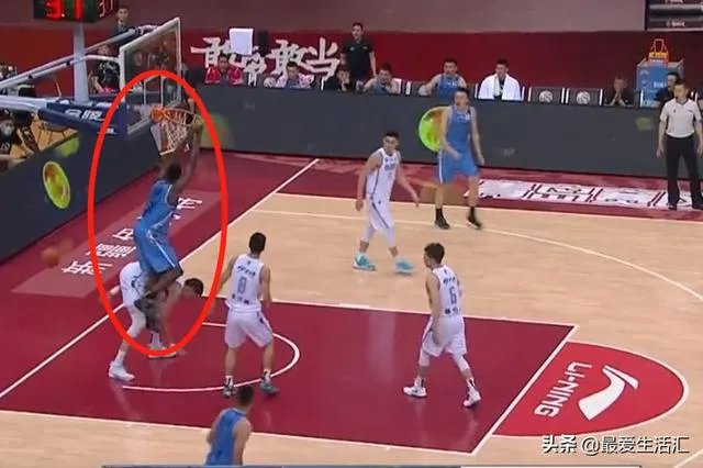 首钢和新疆队比赛中，得分状态最好的林书豪在末节坐冷板凳，这是怎么回事？