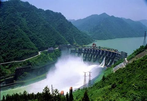 湖南省凤滩水力发电厂的大坝概况