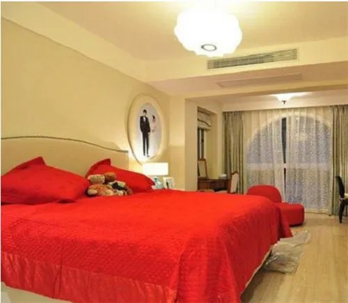 婚房卧室装修效果图欣赏　15平米婚房装扮彰显浪漫气息