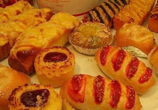 饼干在空气中变软而面包变硬是为什么